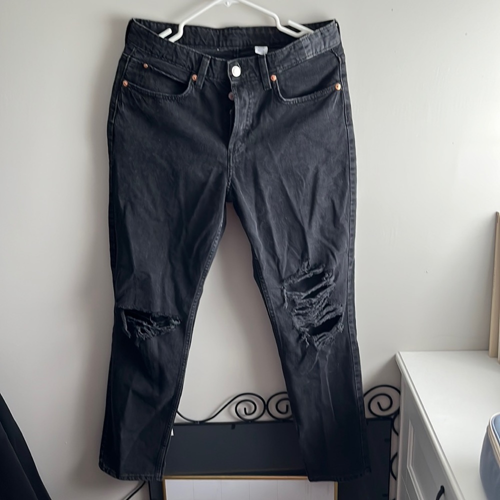 Cute distressed low cut jeans!